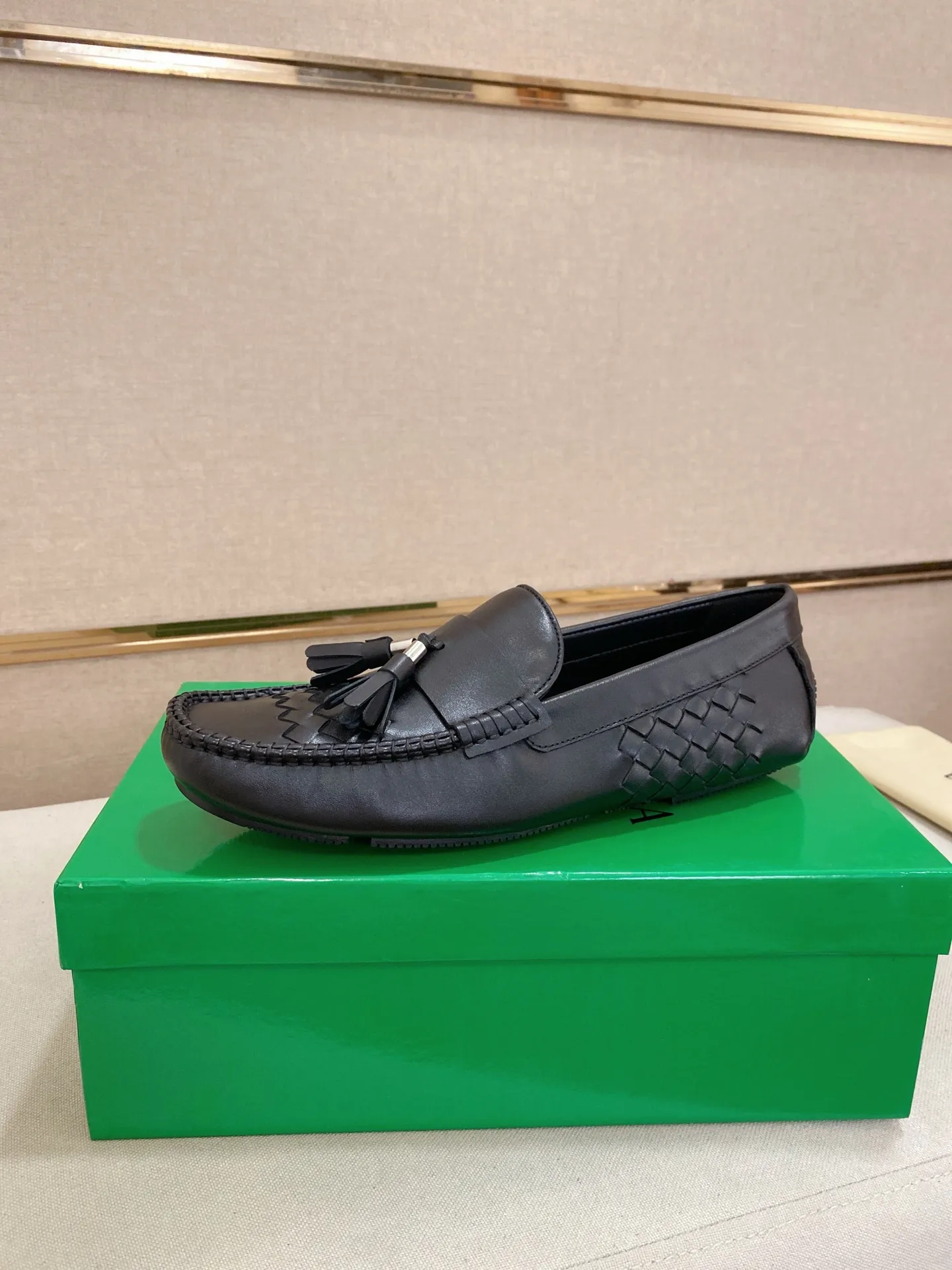 Men's shoes 💰 400💰 (Niu Li + Niu Pad) [BV] latest hot style‼ ️Casual men's shoes, uppers imported first-layer cowhide ➕Full imported cowhide lining✔️Exquisite workmanship, excellent foot feel, special rubber soles✔️, cool and fashionable, the latest fashion, fashionable outsole, hurry up. Code number: 38-44 (can be customized to 37.45, non-refundable)